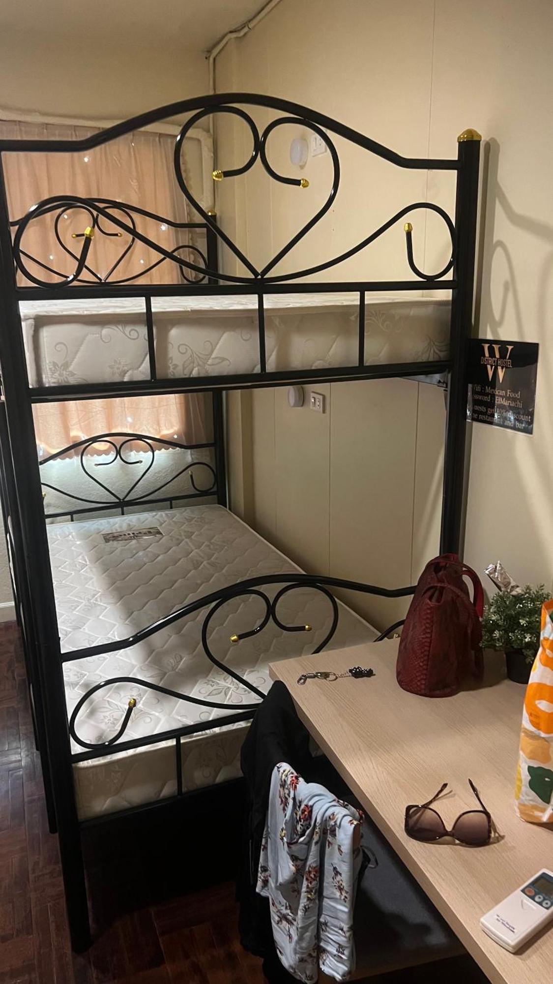 W District Hostel Бангкок Екстер'єр фото