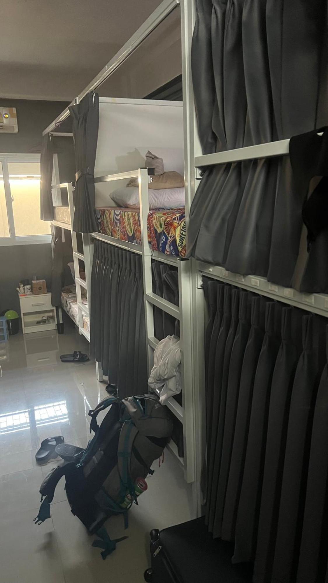 W District Hostel Бангкок Екстер'єр фото