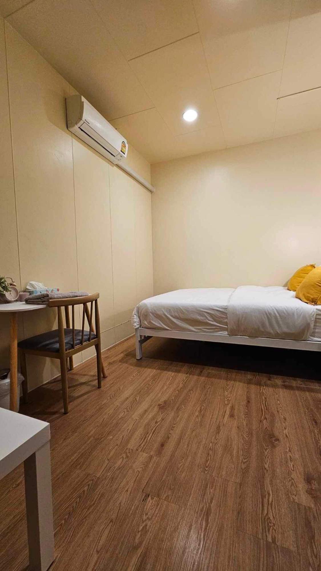 W District Hostel Бангкок Екстер'єр фото